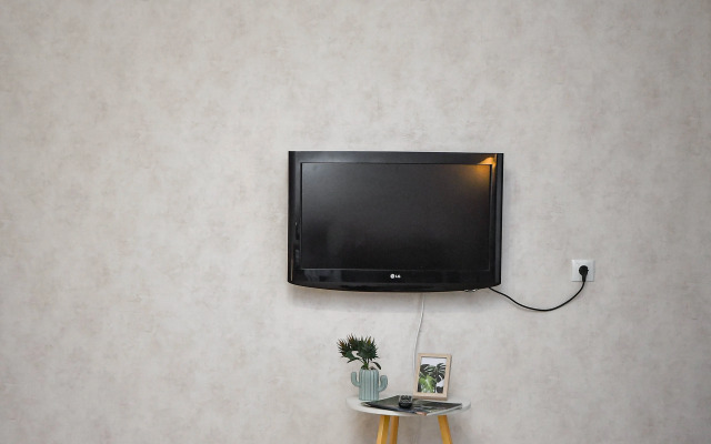 Prostornaya Kvartira Vozle SFU Flat