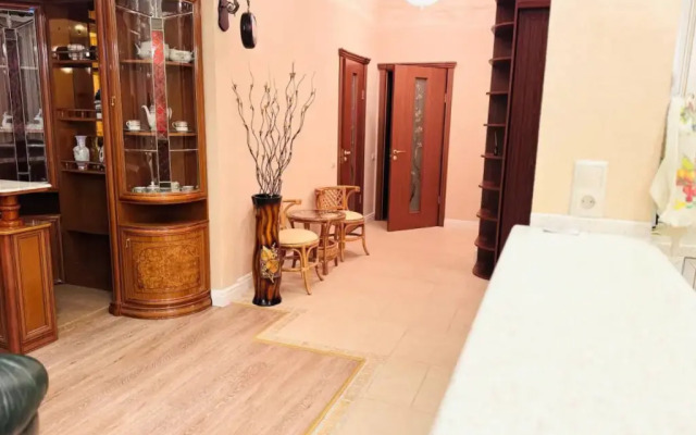 Ryadom S Chashey Flat