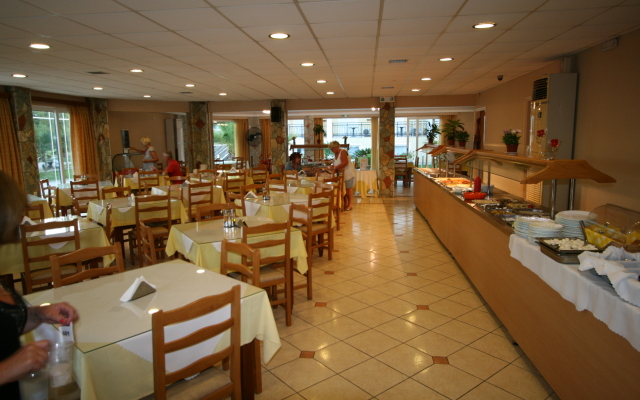 Village Inn Studios & Family Apartments Apart-hotel