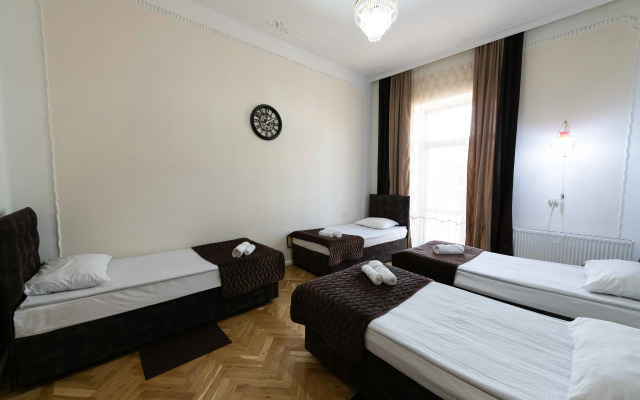 Anna's Guest House Gori Guest House