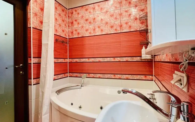 Uyutnaya 3-Kh Komnatnaya U Metro Akademicheskaya Flat