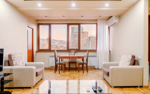 Apartamenty 2br/near Opera/overlooking Yerevan/selfenter/keygo 24