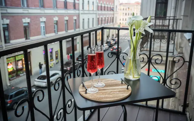 Studiya s balkonom Bombflat na Grivtsova Apartments