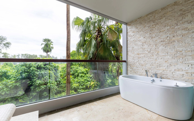 Апартаменты Majestic 2BR Residence with garden view in Regent