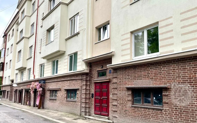 Na Grekova Flat