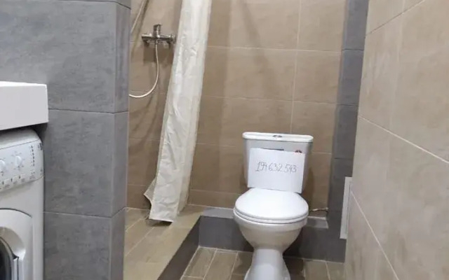 2 Na Ulitse Strelochnikov 8a Apartments