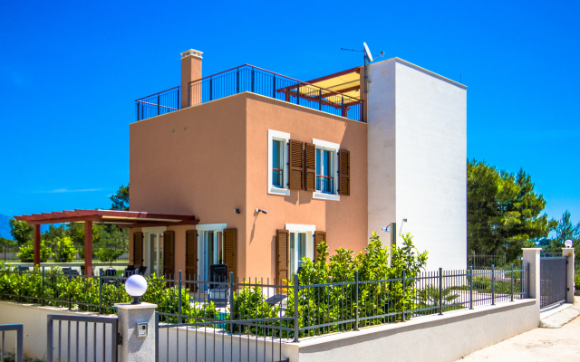 Splitska Villas