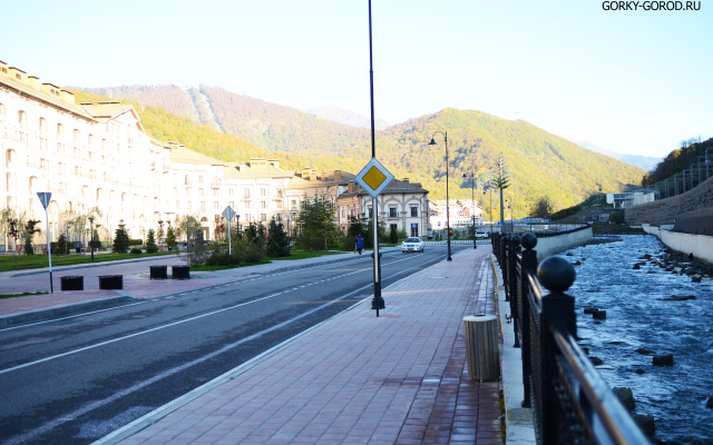 2-Bedroom Apartment with River and Mountain Views