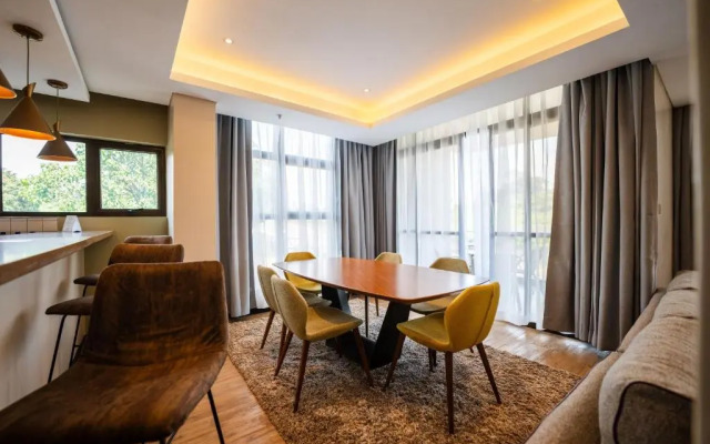 Отель Trademark Suites at Enaki Town