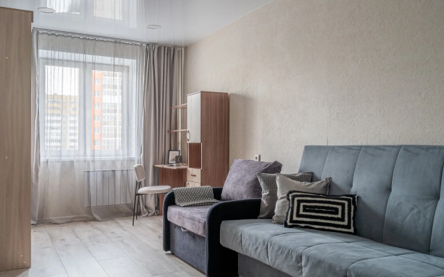 Apartamenty Prostornye trehkomnatnye v sagovoj dostupnosti ot aeroporta Kol'covo