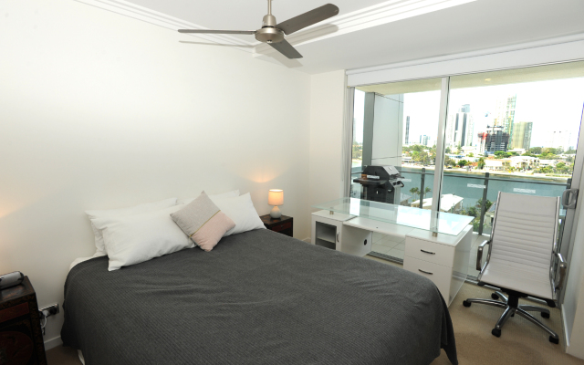 Surfers Paradise Three Bedroom With Pool and Spa Access