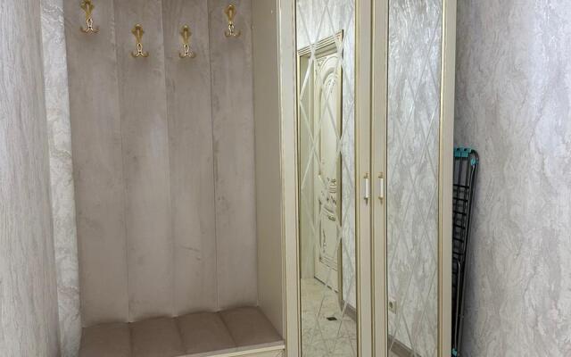 V Novom Chastnom Trekhetazhnom Dome Apartments 2