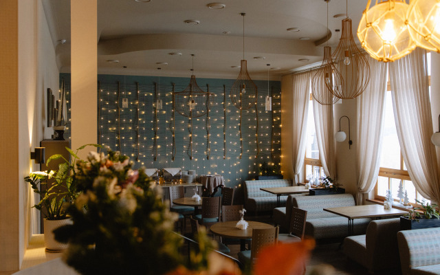 Отель 40-й Меридиан Яхт-клуб