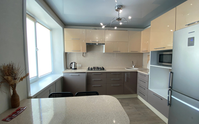 Квартира Жёлтый Нарцисс на Челюскинцев 17