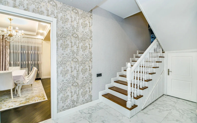 Luxury on Baku in Nizami street Flat