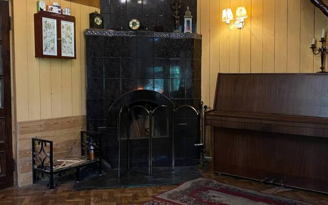 Частный дом Дом у реки в английском стиле