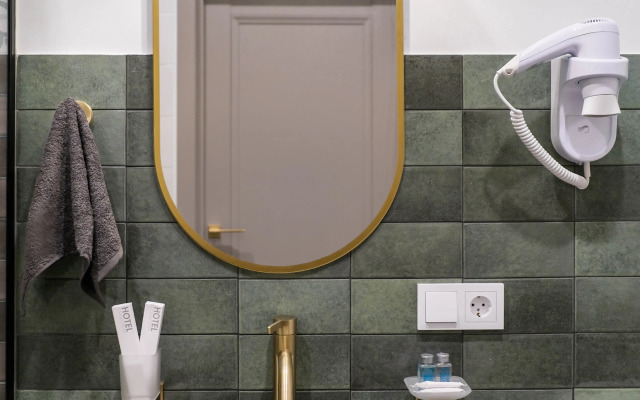 Studiya Olive U Ozera Flat