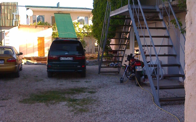 Druzhby Holiday Private House
