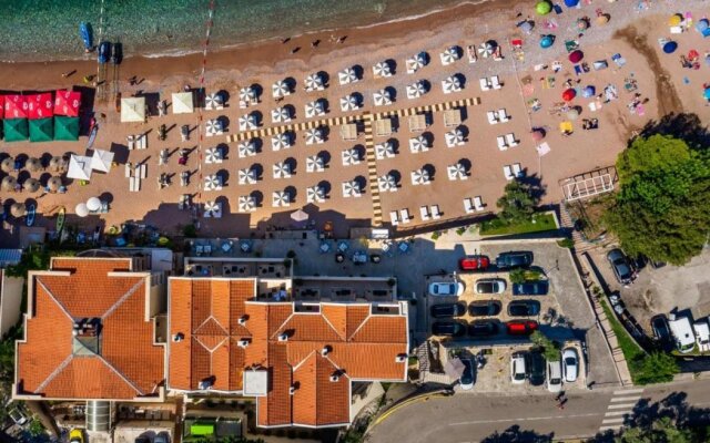 Hotel California by Aycon