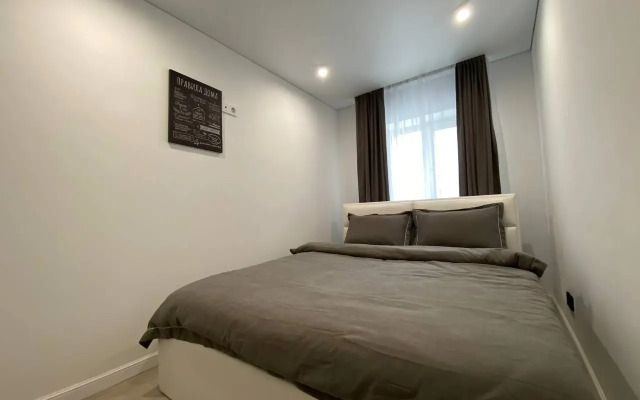 2-K s Klassnym Remontom na Pobede u Tsentra Flat
