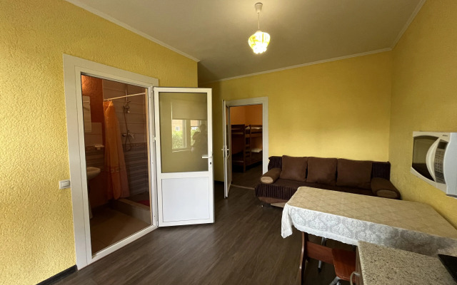 Na Tamanskoy 10 Guest House