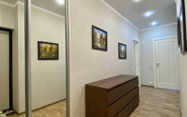 S dvumya spalnyami i balkonom Ajax Na Tyulpanov 41 Apartments