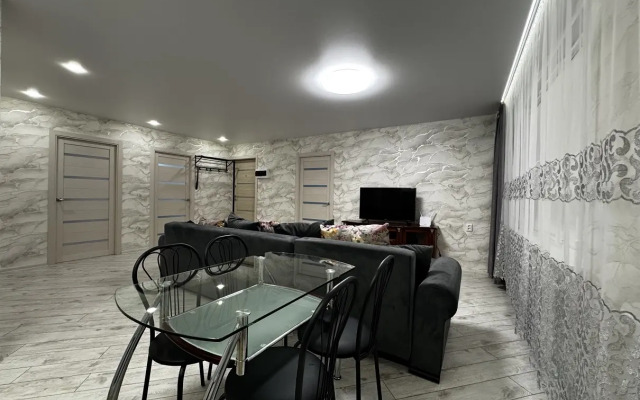 Trekhkomnatnye na Dneprovskom bulvare 66 Apartments