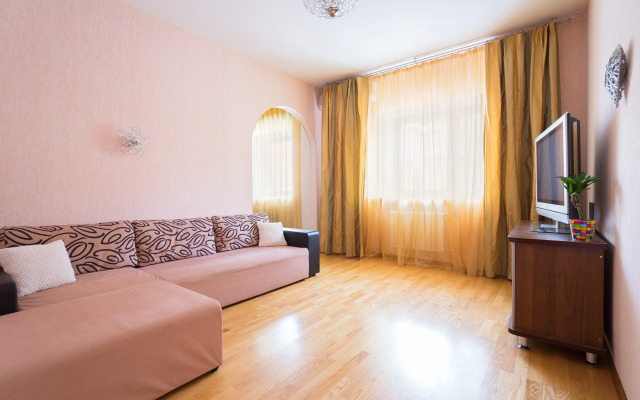 Апартаменты на улице Адоратского 1