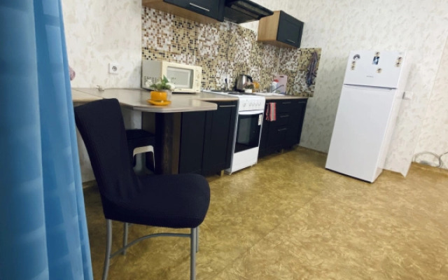 Apartamenty S Balkonom Na Polevaya 10