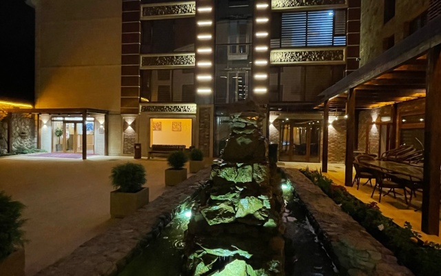 Gold Niyara Hotel