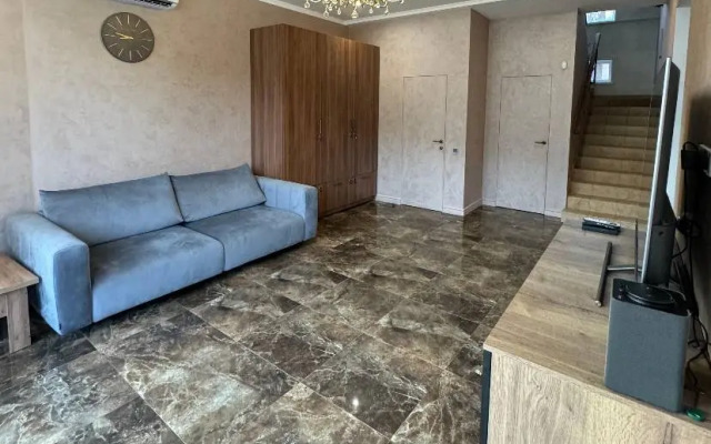 S Basseynom I Baney Private House