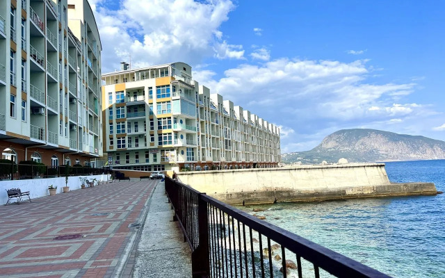 Na Naberezhnoy Pushkina, 17litb Apartment