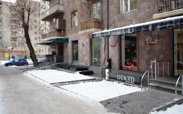 Trekhkomnatnaya v Tsentre Goroda Flat
