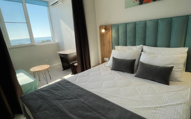 S Vidom Na More I Goryi Apartment