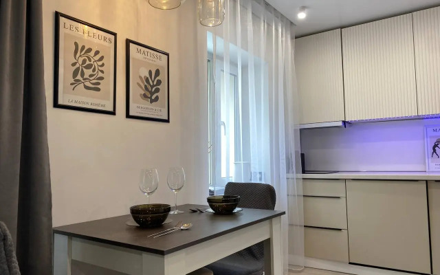 2-K s Klassnym Remontom na Pobede u Tsentra Flat