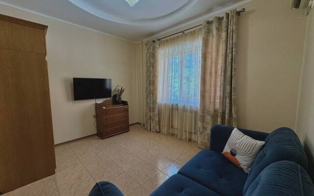 Semeyny lyuks s saunoy Flat