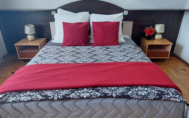 Апартаменты 4-х комнатные центре на Карла Маркса 25