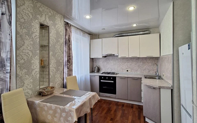 Uray Posutochno Flat