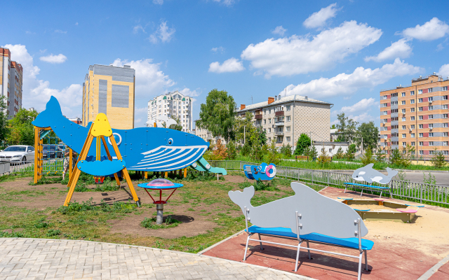 Svetlaya kvartira s parkovkoy na Gubkina Flat