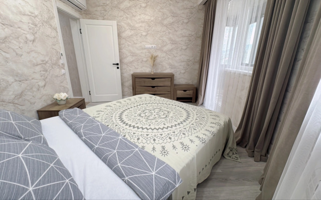 Dvuhkomnatnye  Morskaya Simfonya-2, s vannoj , s vidom na bassejn dlya bol'shoj sem'i Apartament