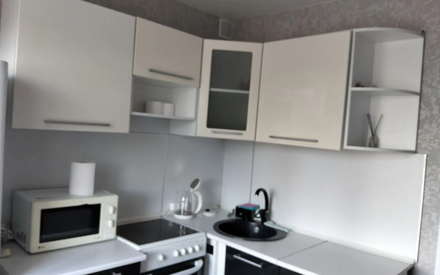 2komn Na Ul.zhukovskogo 5, Ryadom S Fsk Flat