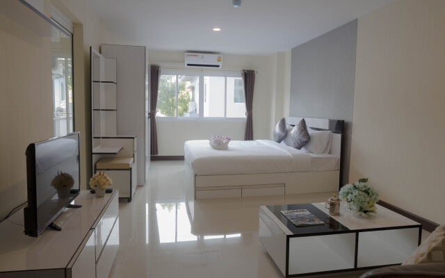 Отель Life Grand Chiang Mai