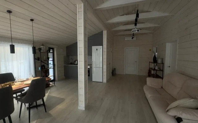 Dom Na Krayu Lesa Private House