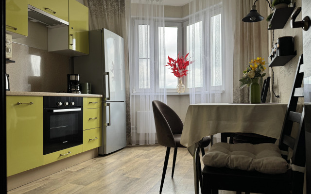 Semeynaya Retro s Vidom na Les Flat