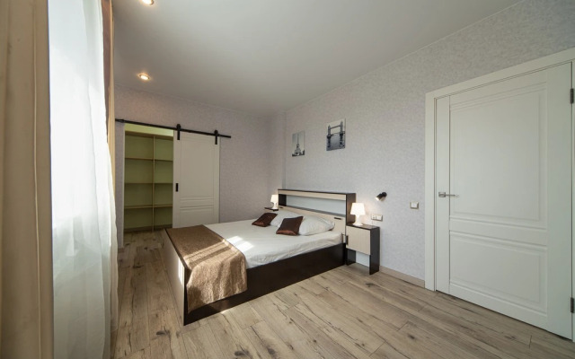 Квартира от компании Хоум Отель на Ново- Садовой  215Б