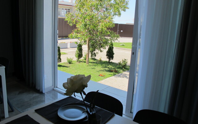 Na Bulvare Nadezhd 4/3 Apartments