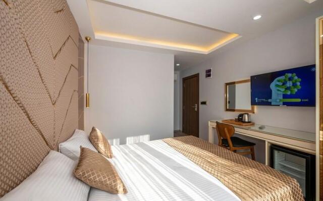 Luxury Airport Hotel by Zazzoni
