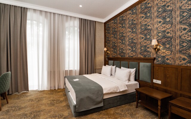 Midway Baku Hotel