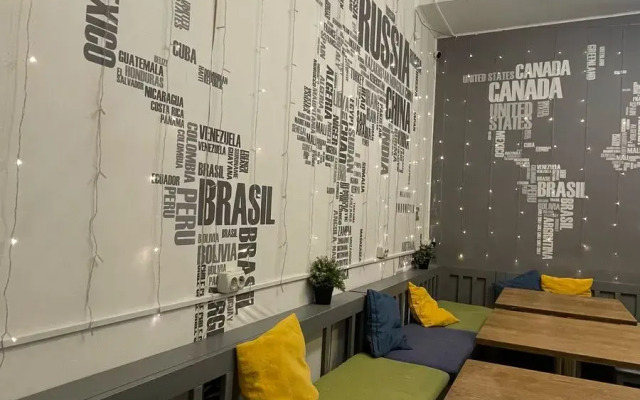 Mir Na Baumanskoy Hostel
