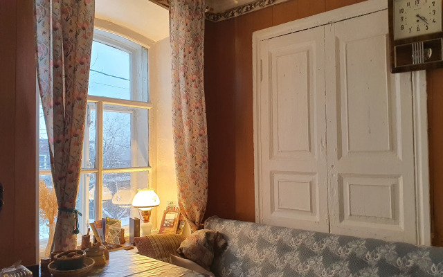 V starinnom osobnyake Revolyutsioner Ikonnikov Flat